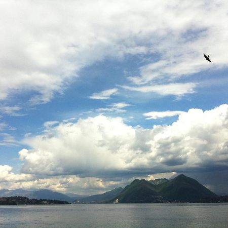 Residenza Le Camelie Apartment Oggebbio Bagian luar foto
