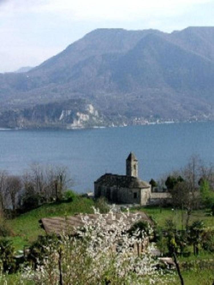 Residenza Le Camelie Apartment Oggebbio Bagian luar foto