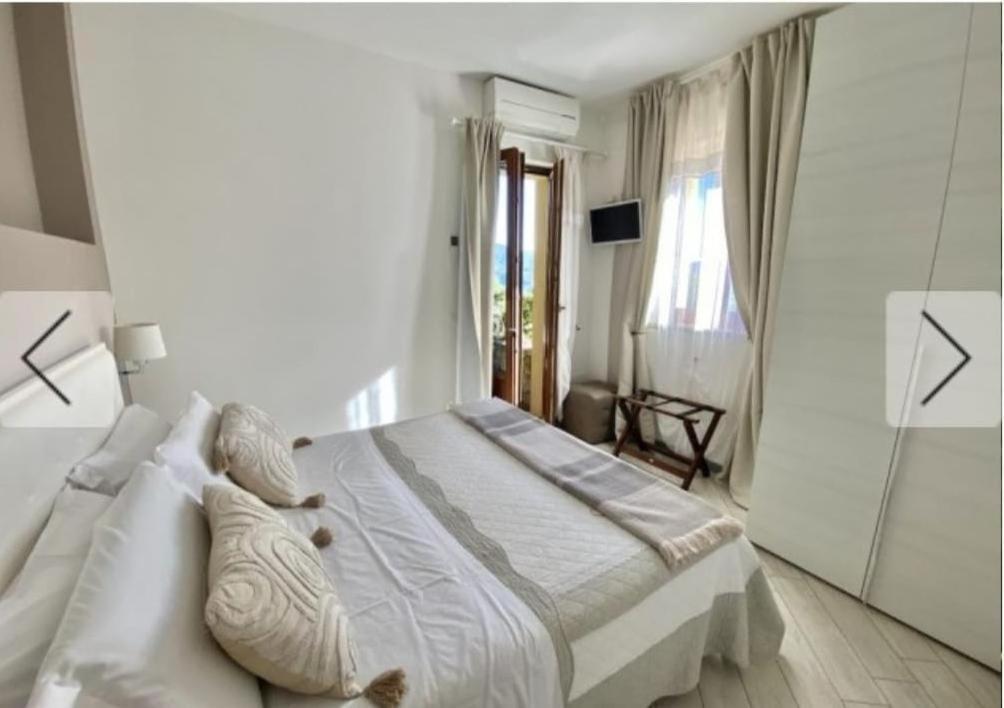 Residenza Le Camelie Apartment Oggebbio Bagian luar foto