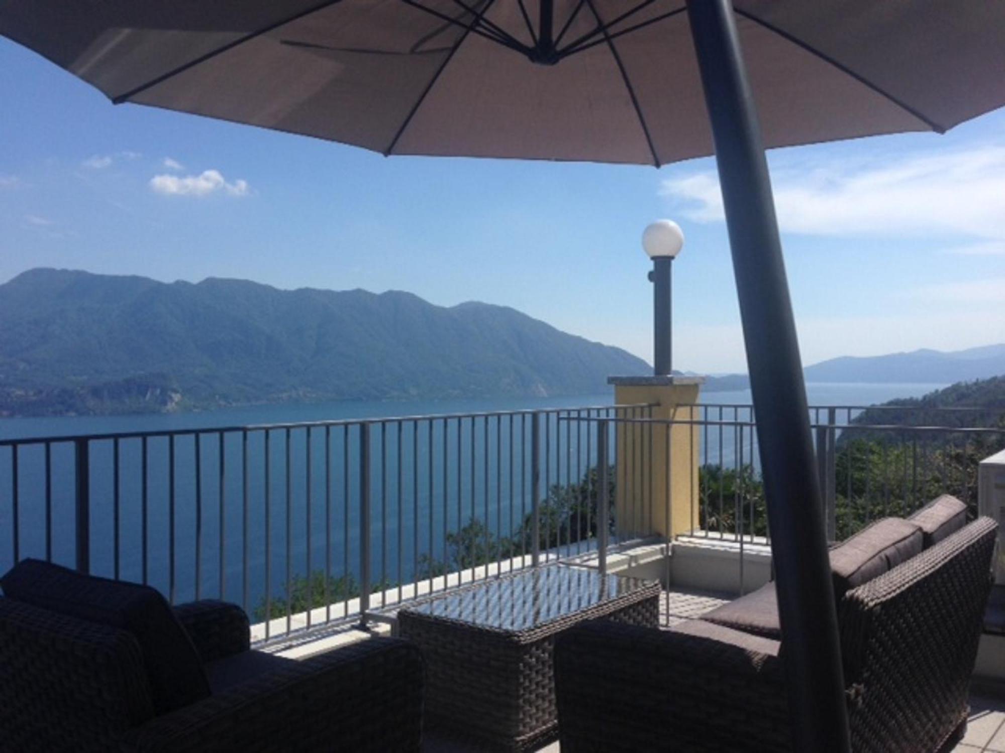 Residenza Le Camelie Apartment Oggebbio Bagian luar foto