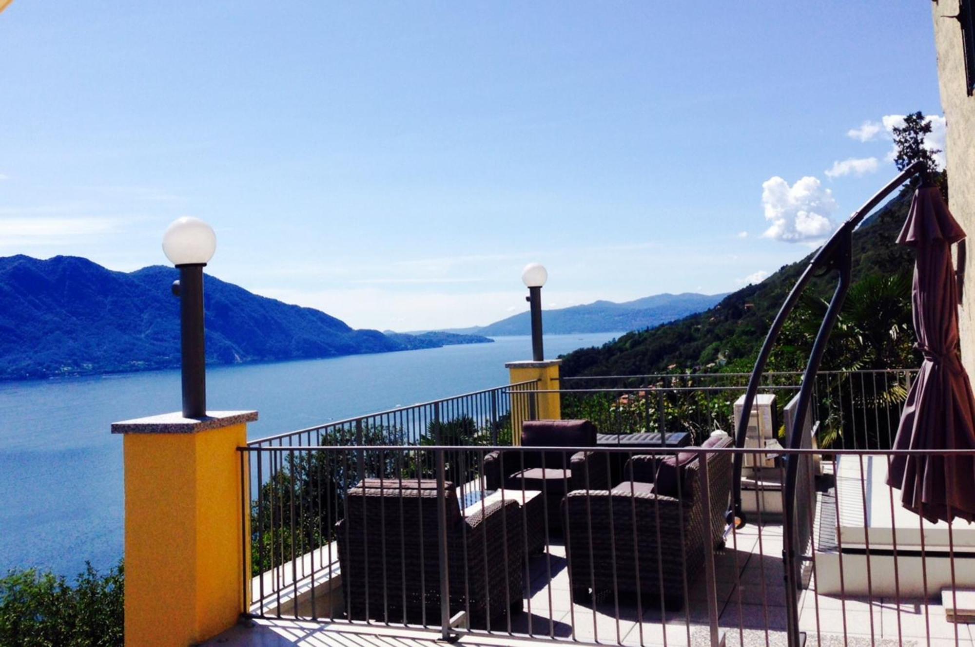 Residenza Le Camelie Apartment Oggebbio Bagian luar foto