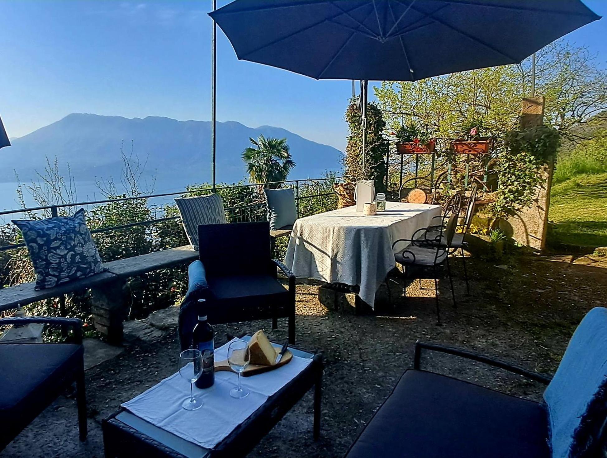 Residenza Le Camelie Apartment Oggebbio Bagian luar foto